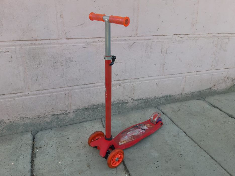Самокат детский, в хорошем состоянии