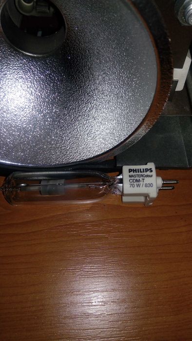 Proiector cu  halogen 70w