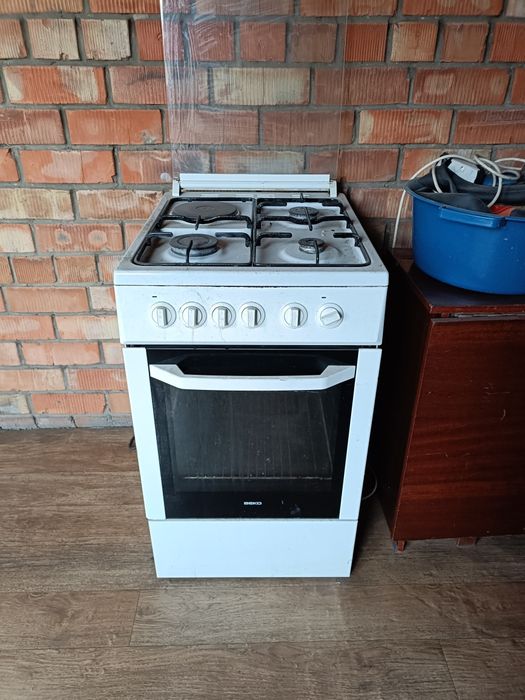 Продам газовую плиту