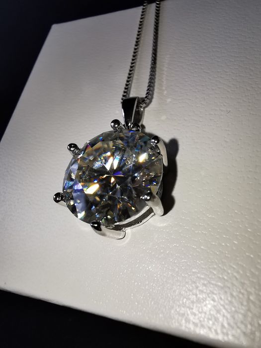 Сребърнo Колие 925 с Платинено покритие и камък Мойсанит - 4 карата!