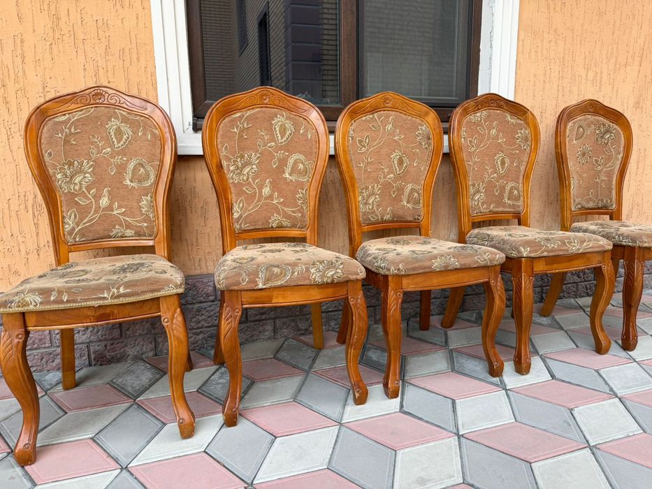 Продам столовые стулья