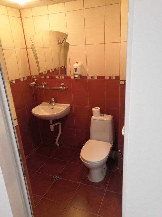 Дава се под наем Офис в Варна, Базар Левски - 40 кв.м за 229.5 € - Снимка #3