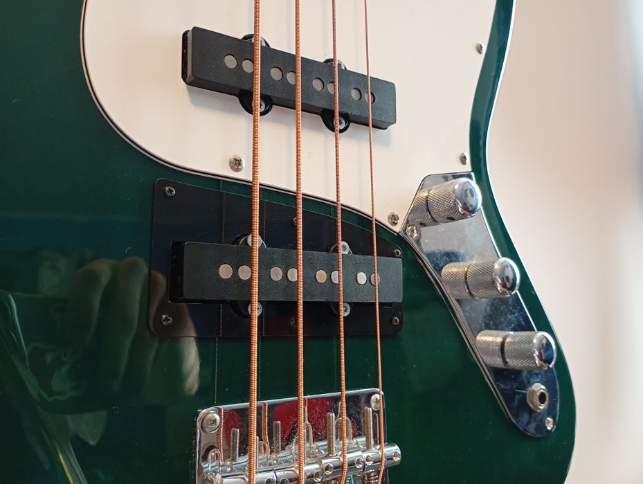 Chitară Bass Hora