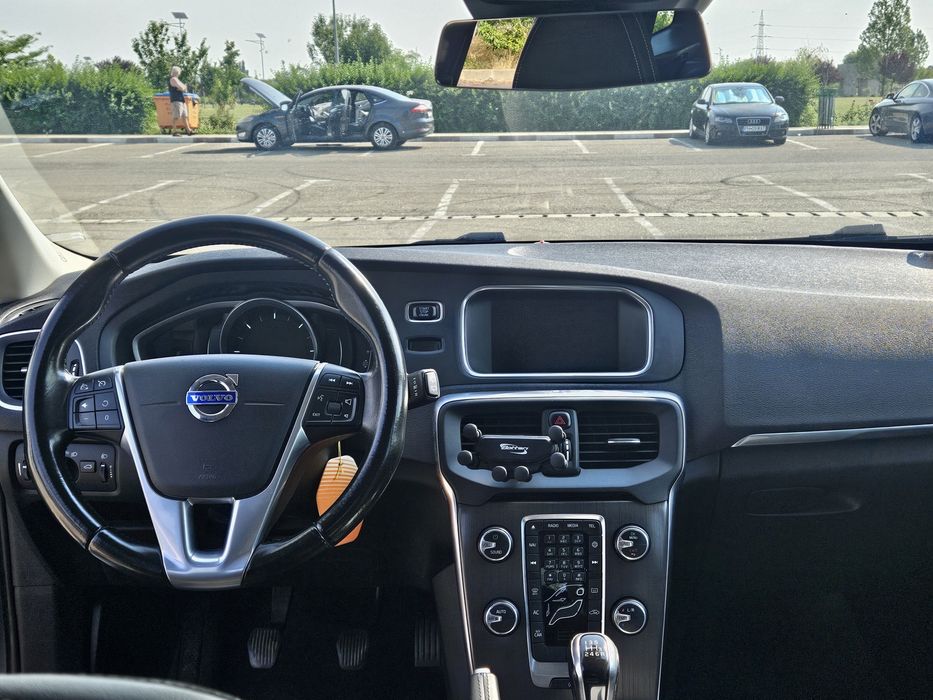 Vând Volvo v40 2015