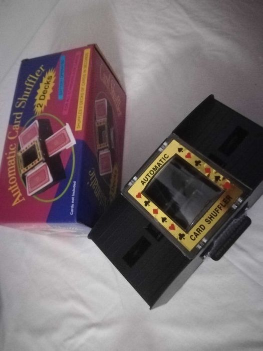Aparat de amestecat cartile de joc, amestecator carti pentru poker.NOU