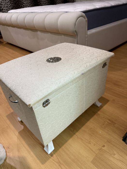 Продам сундук белый