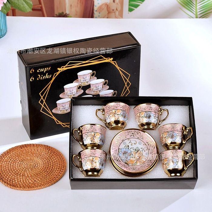 Чайный сервиз на 6 персон.