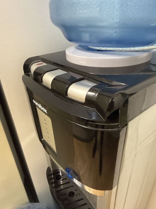 Диспенсер для воды, бутыли 19 л