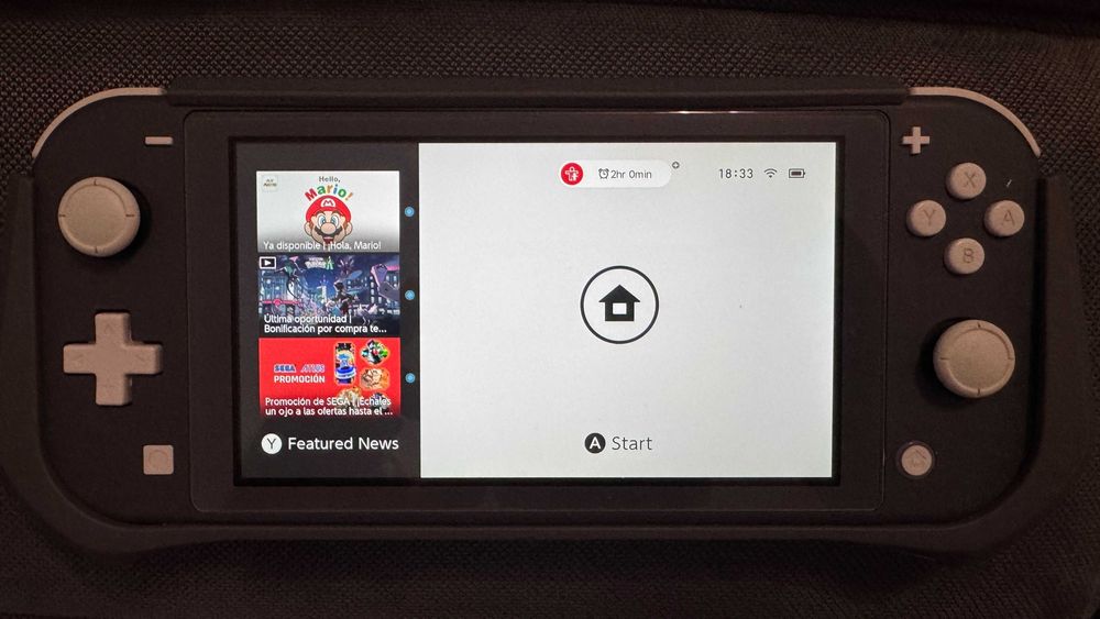 Nintendo Switch Lite + Оригинално зарядно и Grip