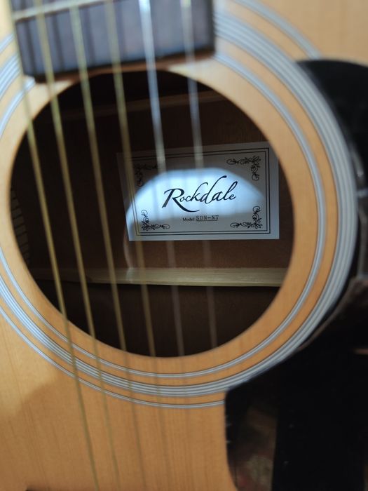 Акустическая гитара