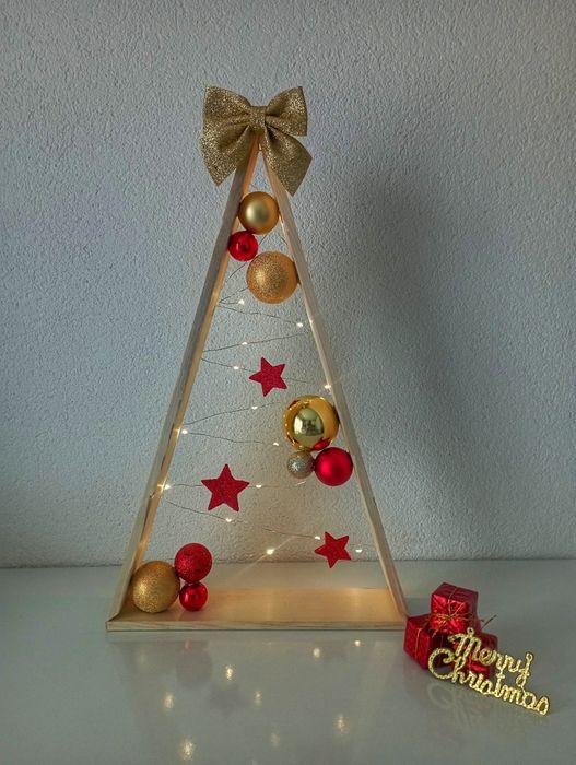 Ръчно изработени дървени елхички