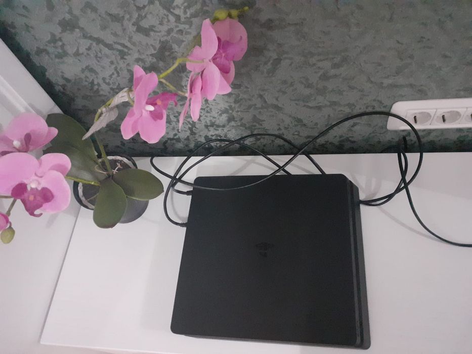 Vând PS 4 de 500Gb stare foarte buna
