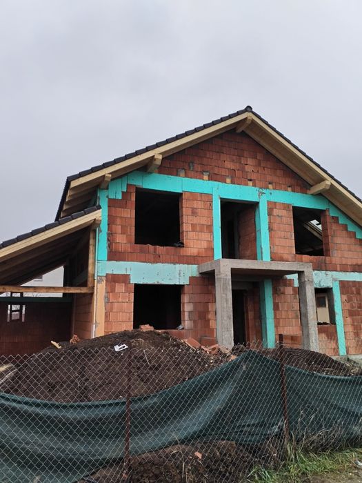 Execut lucrări de construcții