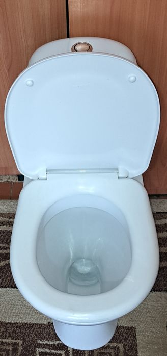 Унитазы в сборе в отличном состоянии б/у.