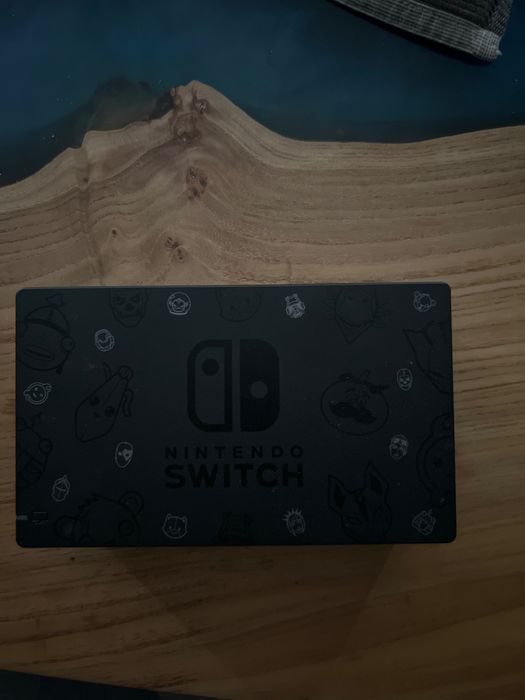 nintendo switch Fortnite edition (кодът Не е включен)