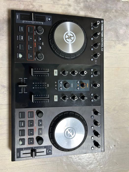 Контроллер Traktor Kontrol S2