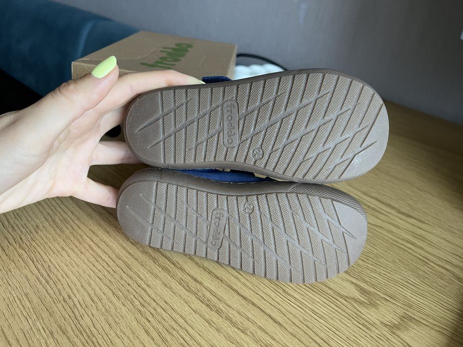 Чисто нови кожени обувки Froddo размер 24