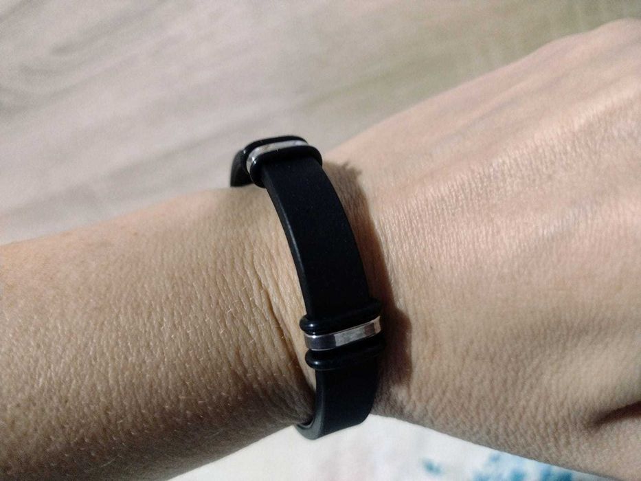 Стилна силиконова гривна - контролируема