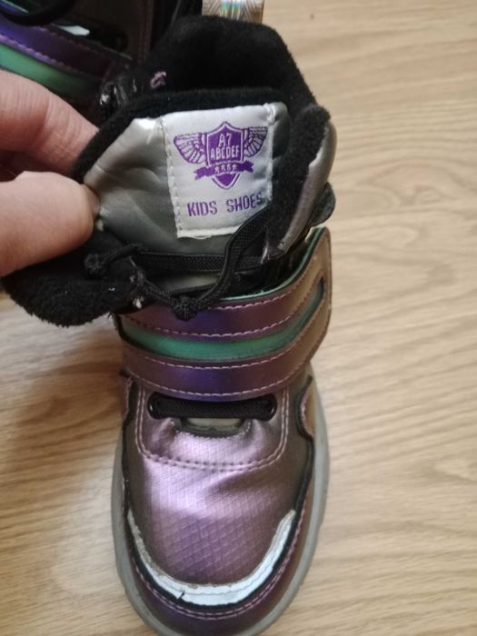 Продам детские ботинки