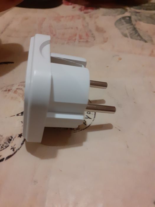 Adaptor priza pentru unelte si electrocasnice