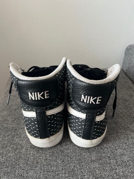 Vând adidași Nike Blazer Mid