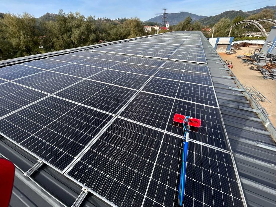 Spălare Panouri Fotovoltaice – Apă Demineralizată