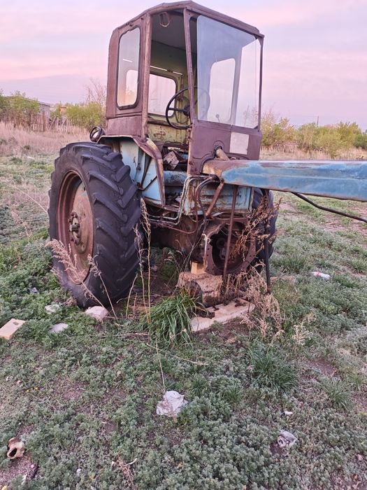 Продам трактор  Т28