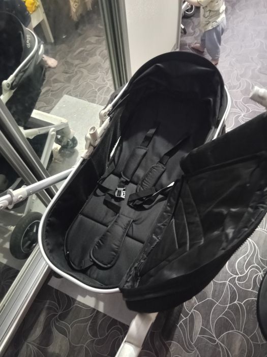 Две коляски одинаковые