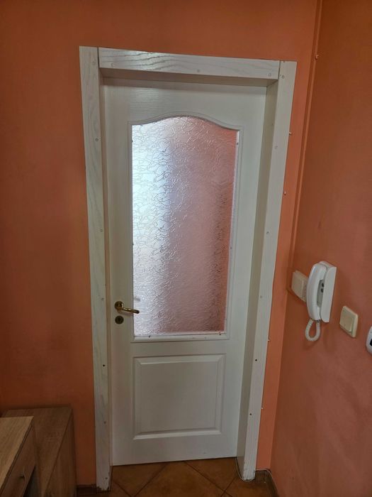 Продават се 4бр врати.