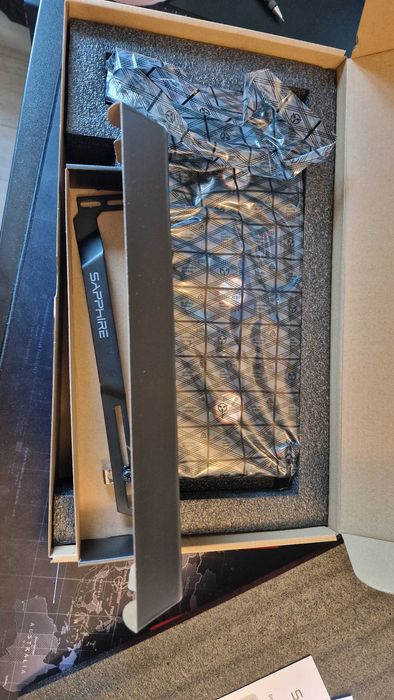 Placa video Sapphire Radeon RX 9070 XT PULSE 16GB