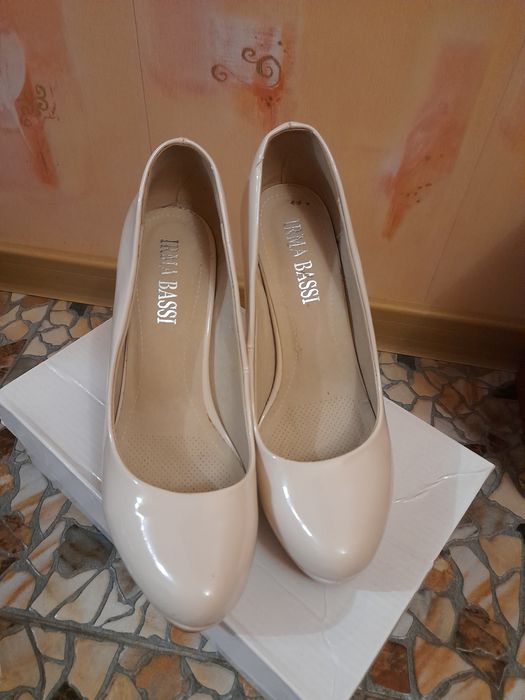 Продам женские туфли