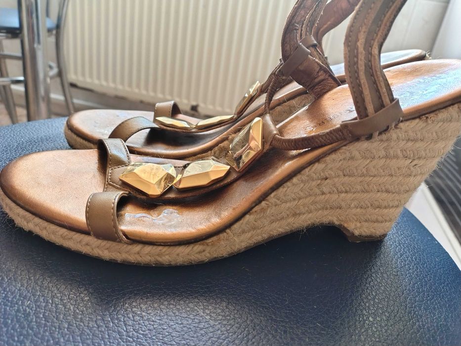 Vând sandale Diane von Fürstenberg