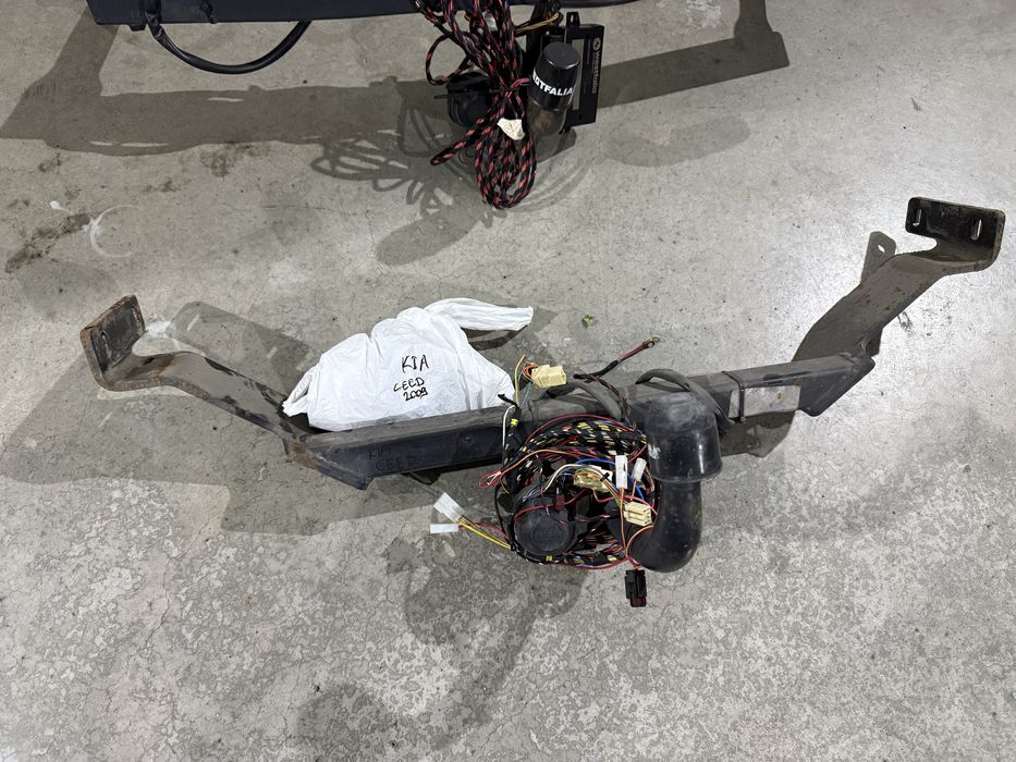 ОТЛИЧЕН Теглич С Букса, Окабеляване И Модул за *KIA CEED/PRO CEED/CEED SW 2006г-2012г* И за *VW TIGUAN 2007г-2016г / AUDI Q3 2011г-2018г*