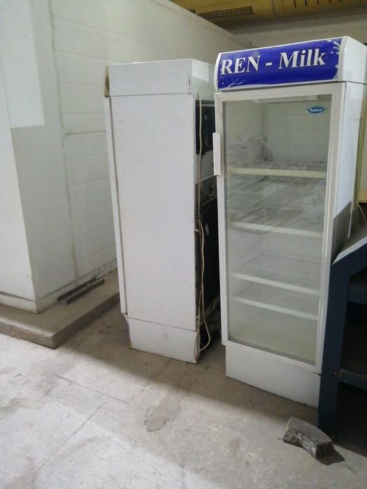 Продам вертикальный холодильник б/у
