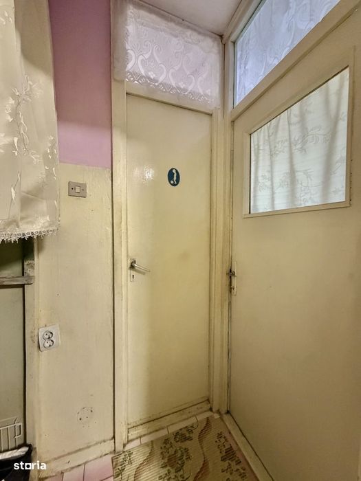 Apartament 2 camere, semidecomandat, etaj 3, zona Dambovita