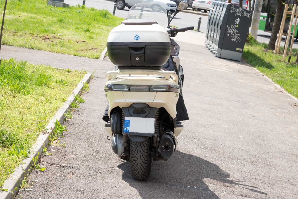 Piaggio X10 350 – întreținut, curea + ambreiaj schimbate, stare bună  ABS ASR, topcase - maxi scuter