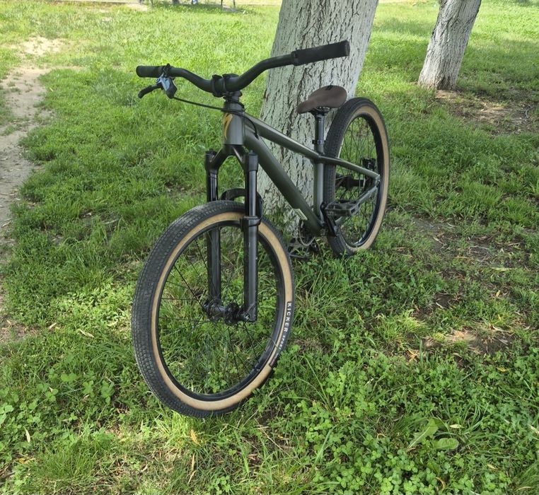 Vând bicicletă Specialized