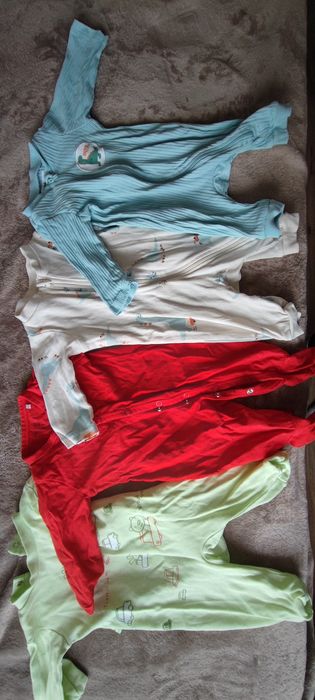 Vând lot haine bebeluși (45 piese), mărimea 56