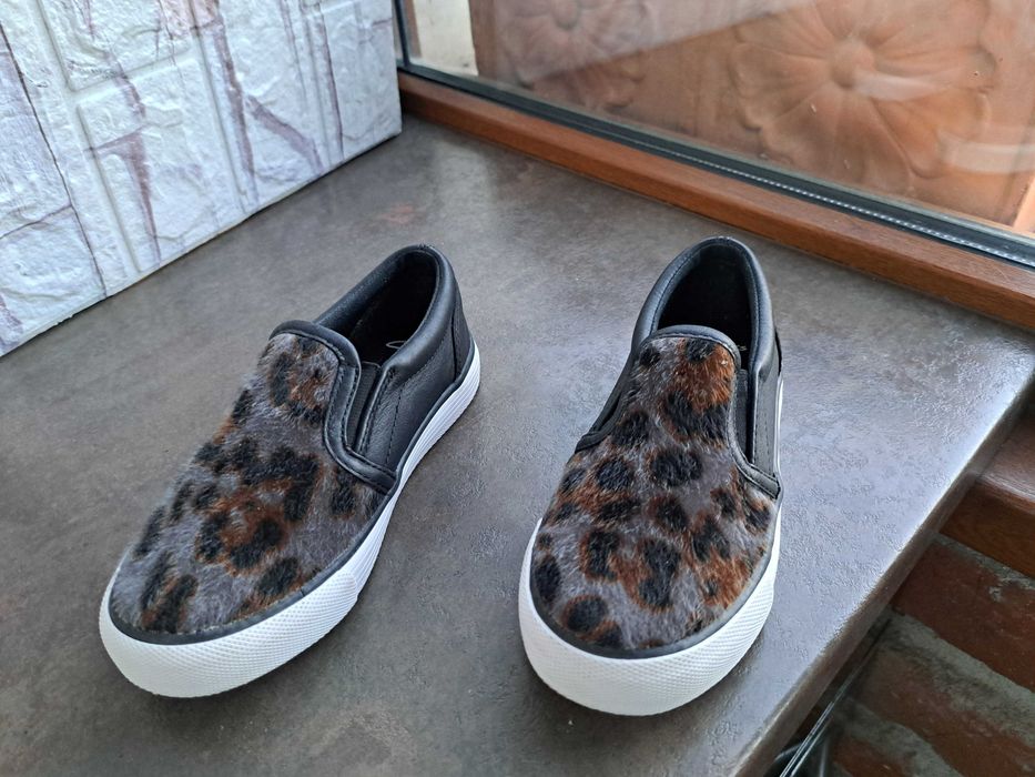 детски маратонки за момиче кецове,спортни обувки Clarks,кларк,ном27,5