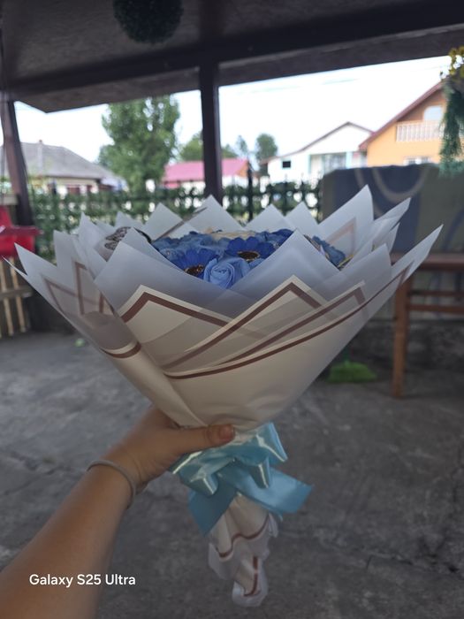 Buchet elegant  trandafiri din săpun  Albastru