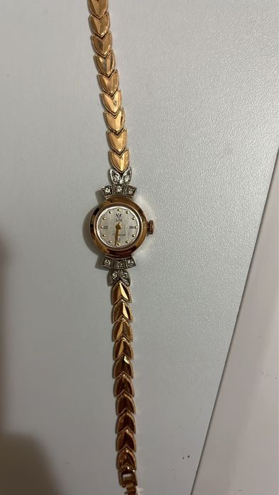 Часы золотые классика