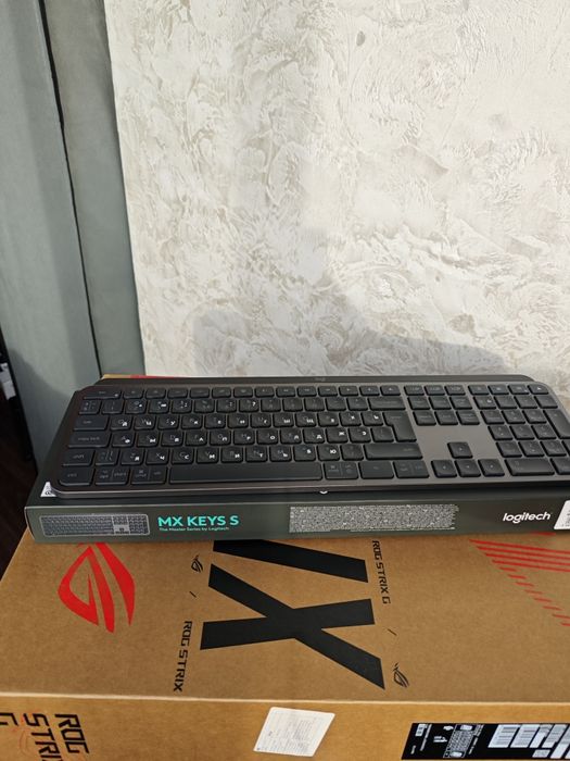 Продаю ноутбук ASUS ROG Strix G814J