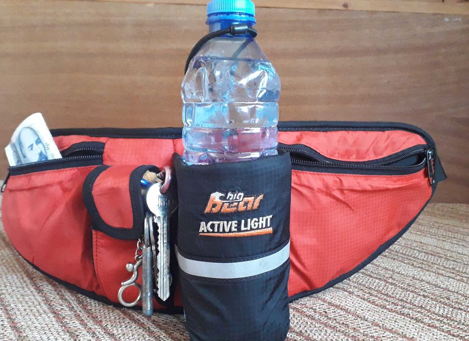 Чантичка за кръст и раница с джоб за маратонки