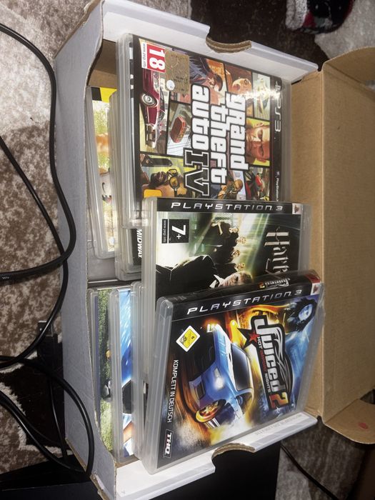 Vând PlayStation 3 în stare foarte bună, perfect funcțional