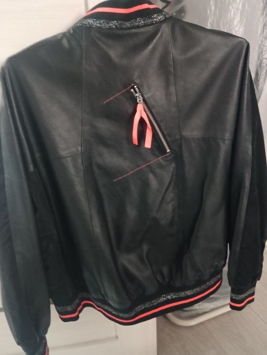 Бомбер ,куртка кожа