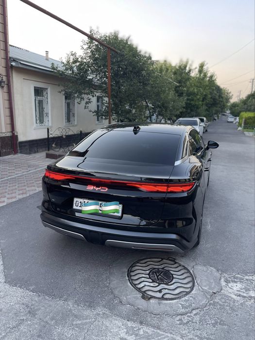 Byd Han L sotiladi 1 matorli en fuli 680 ta ot kuchi 701 km !