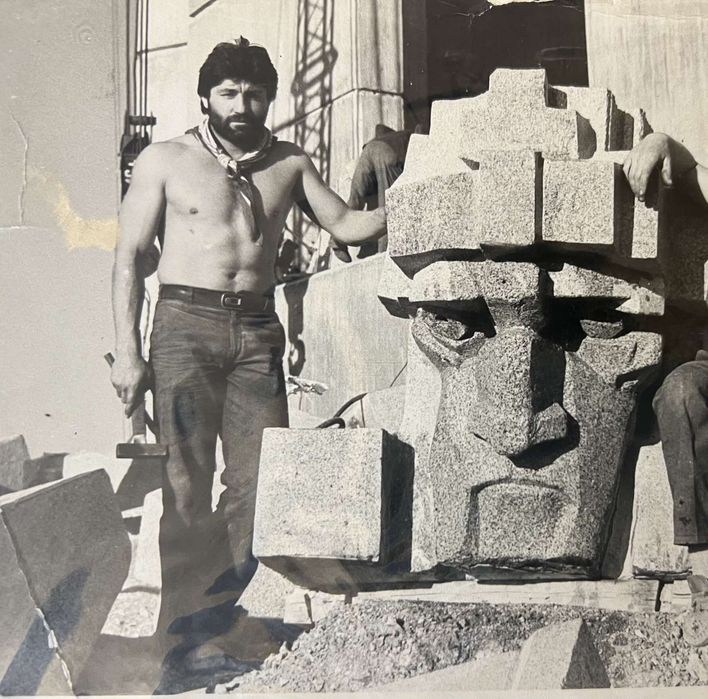 Скулптура на Владо Николов