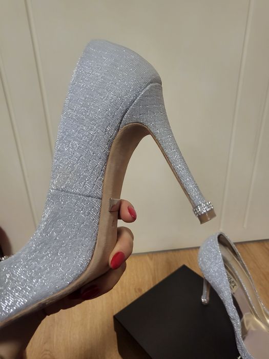 Обувки на ток Badgley Mischka подходящи за сватбени