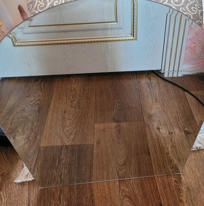 Продам зеркало подвесной для ванны.