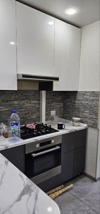 Продается ! Кохонная гарнитиру и дверь